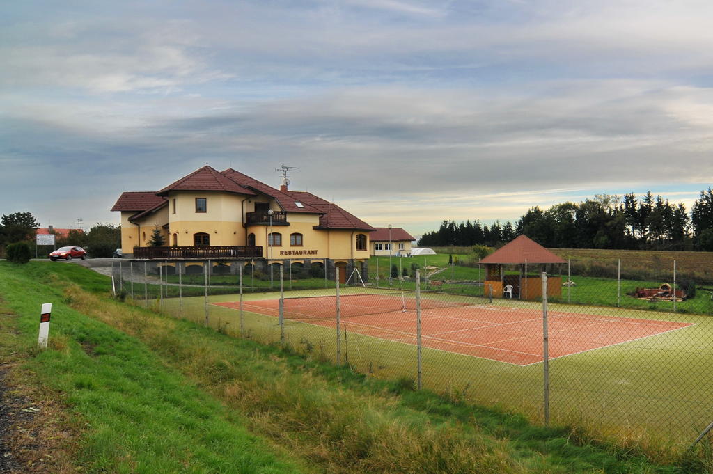 Penzion Stary Dvur Hotel Nové Dvory Екстериор снимка