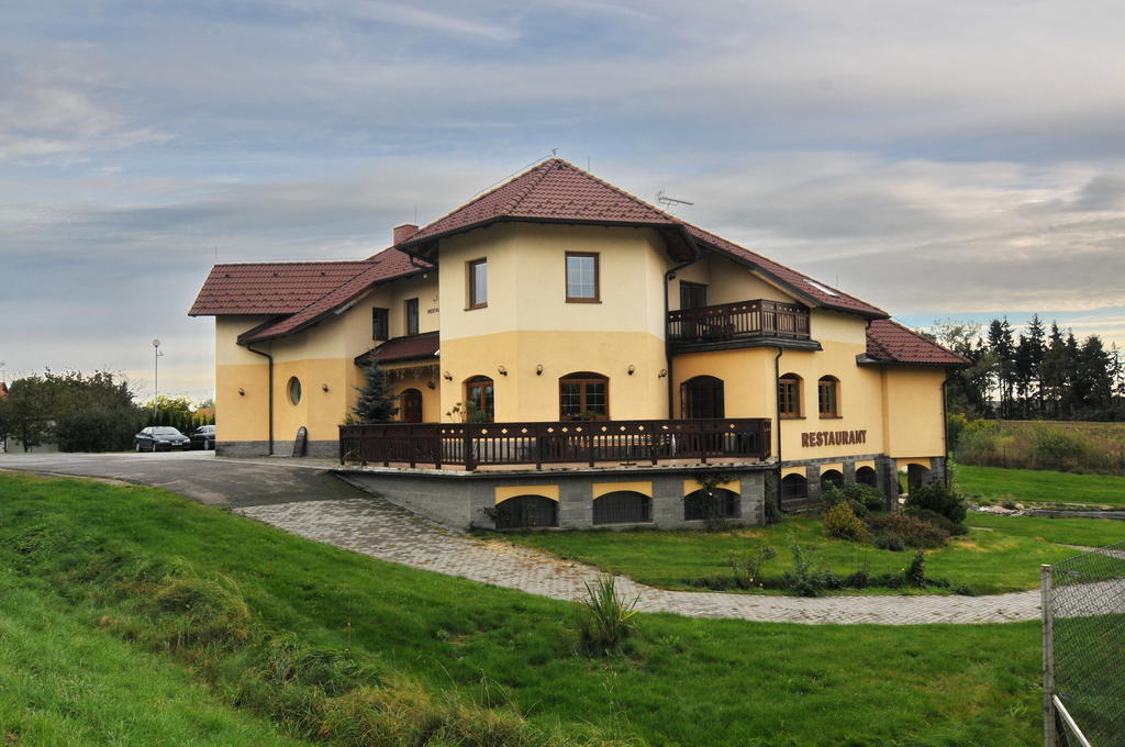 Penzion Stary Dvur Hotel Nové Dvory Екстериор снимка