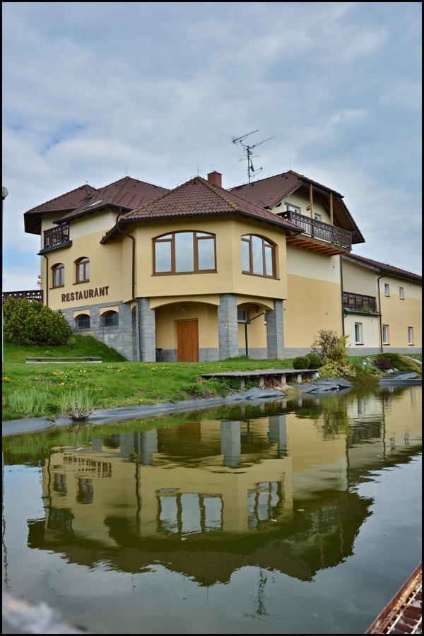 Penzion Stary Dvur Hotel Nové Dvory Екстериор снимка